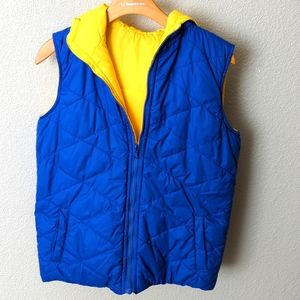 Reversible puffer vest